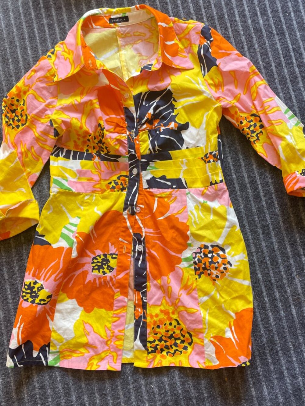 Bentley A. Floral Shirt Dress. Size 4 100% cotton 3/4 sleeves - Picture 2 of 5